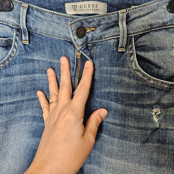 Guess Women's Tomboy Distressed Jeans Size 26 Ripped Blue Denim Casual Wear‎ - Picture 2 of 12